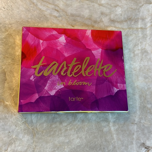 Tarte Tartelette™ In Bloom Clay Eyeshadow Palette. 12 shadows. Warm Hues - Picture 4 of 8